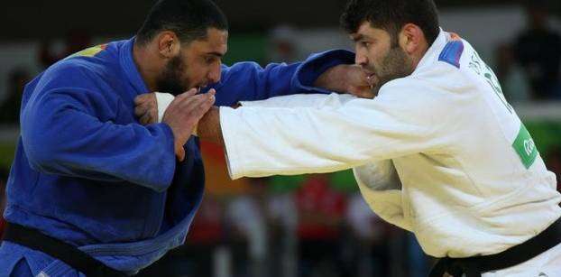 Egyptian judoka refuses to shake hands with Israeli rival after losing game