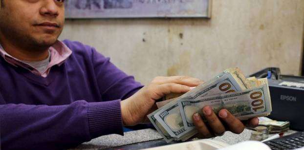 Egypt raids 10 foreign exchange bureaus over black market trading