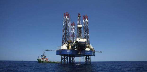 Egypt's petroleum minister signs two oil and gas exploration deals