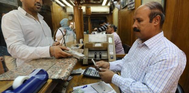 Egypt fixes customs dollar exchange rate to help importers