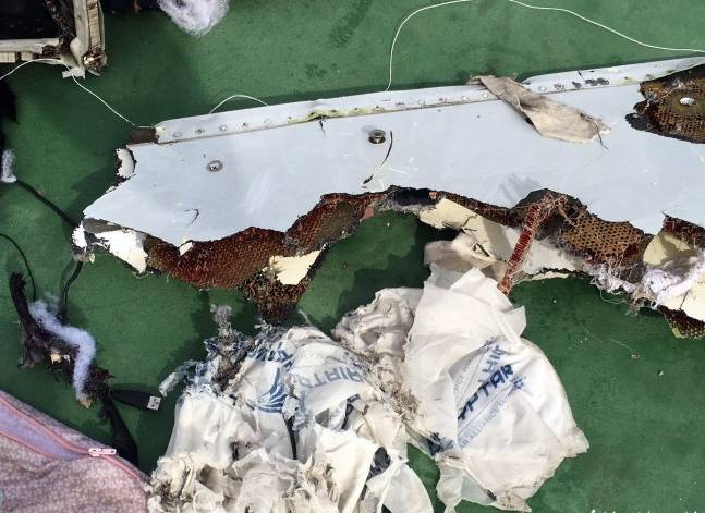 Investigators divided on presence of TNT traces on EgyptAir flight debris - Le Figaro