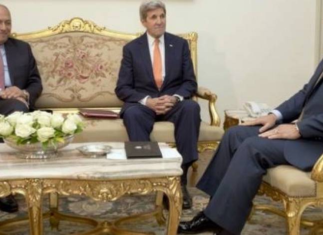 Kerry in Cairo to talk Mideast peace, Libya