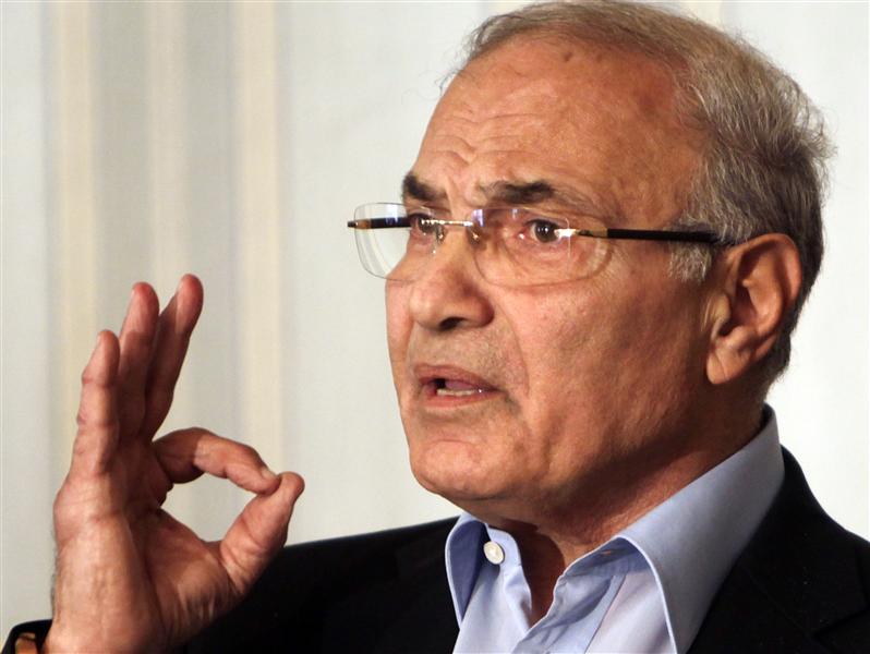 Shafiq asks Mursi to step down to end crisis 