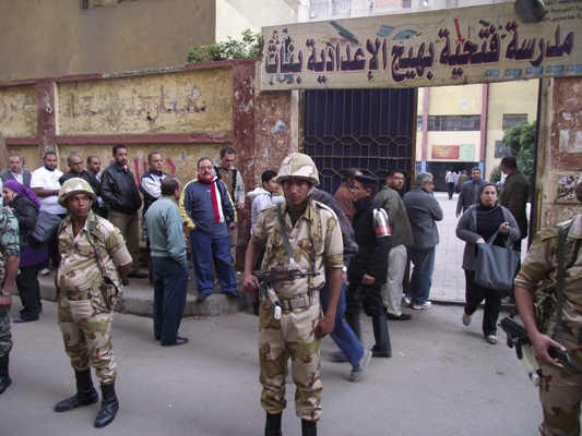 Voting hours in Egypt constitutional referendum extended again