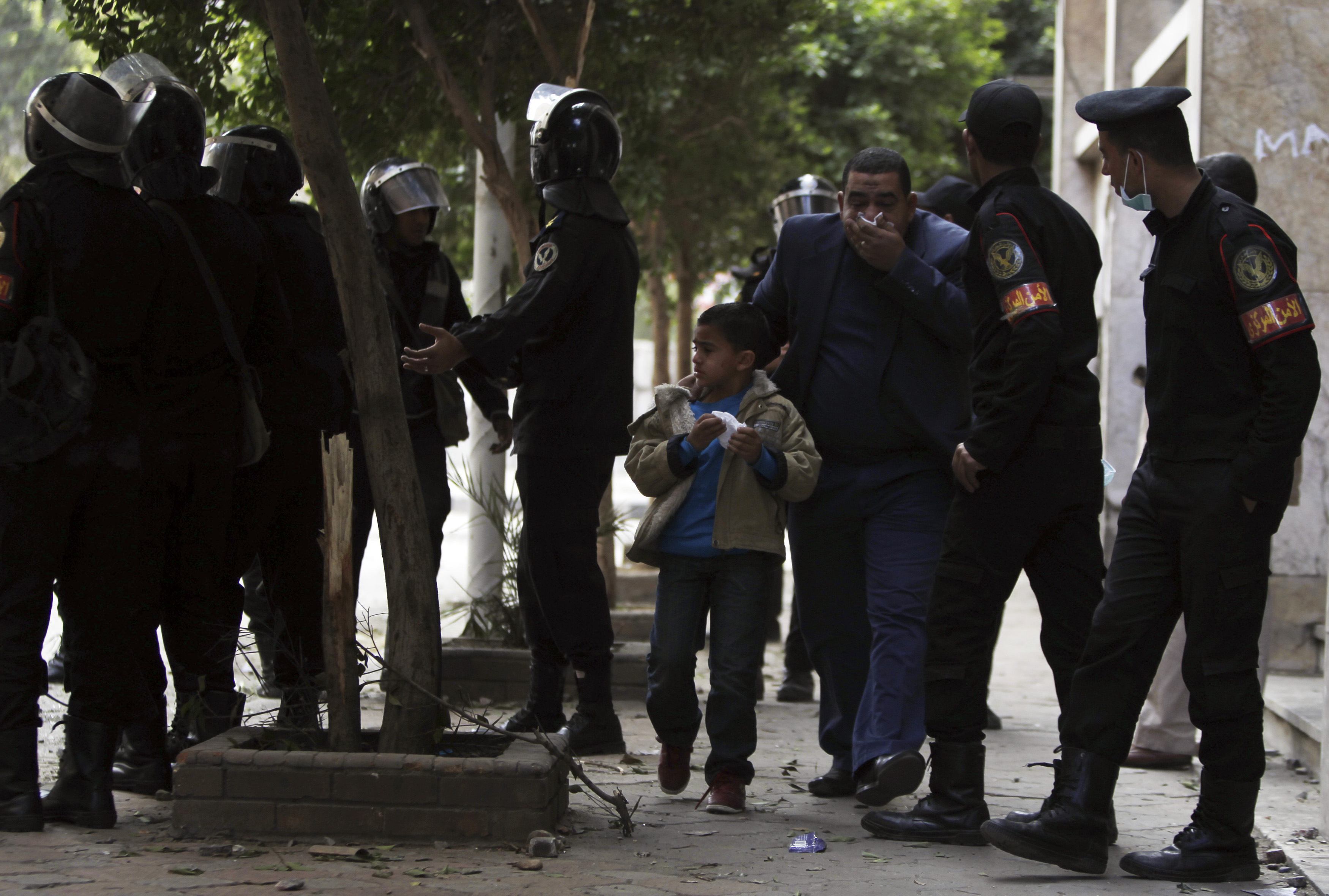 Scuffles intensify in Simon Bolivar Square of Cairo