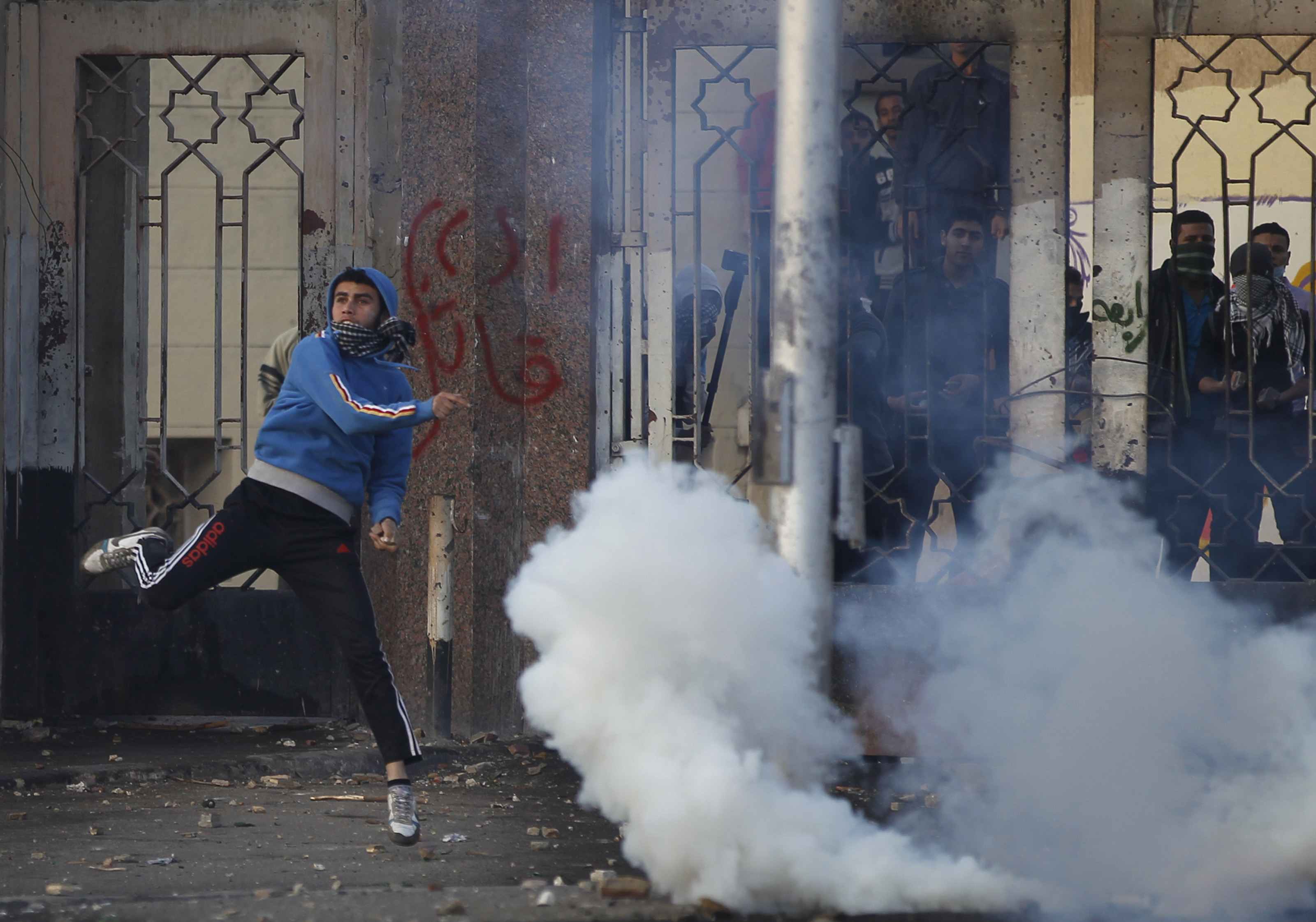 Islamist students clash with police at Cairo's Al-Azhar University