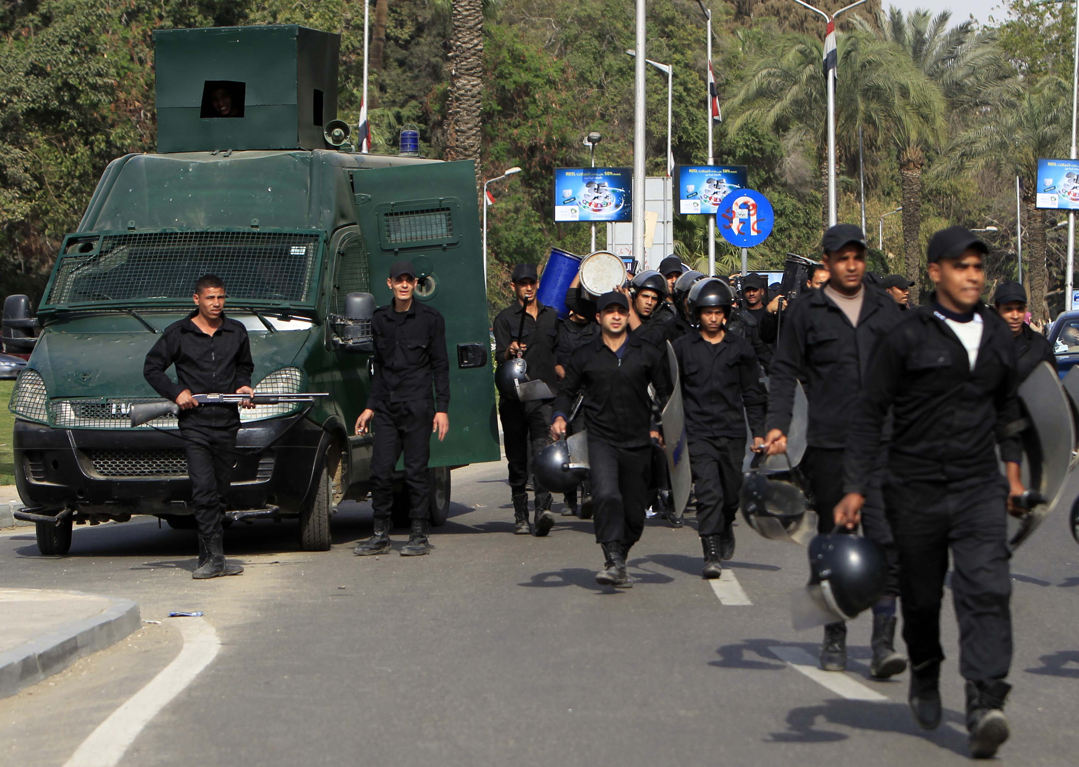 UPDATE | Police break up anti-protest law demonstration in Cairo