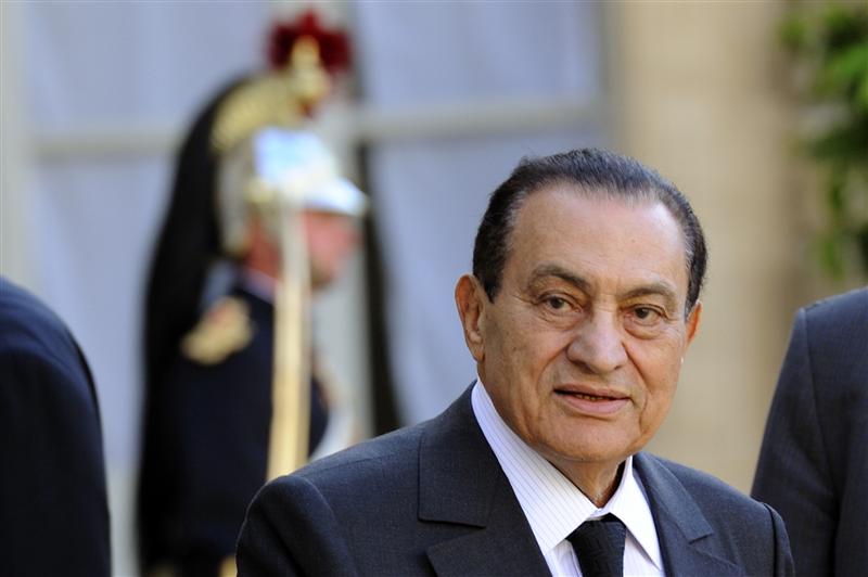 Egypt's Mubarak in court, denies seizing public funds
