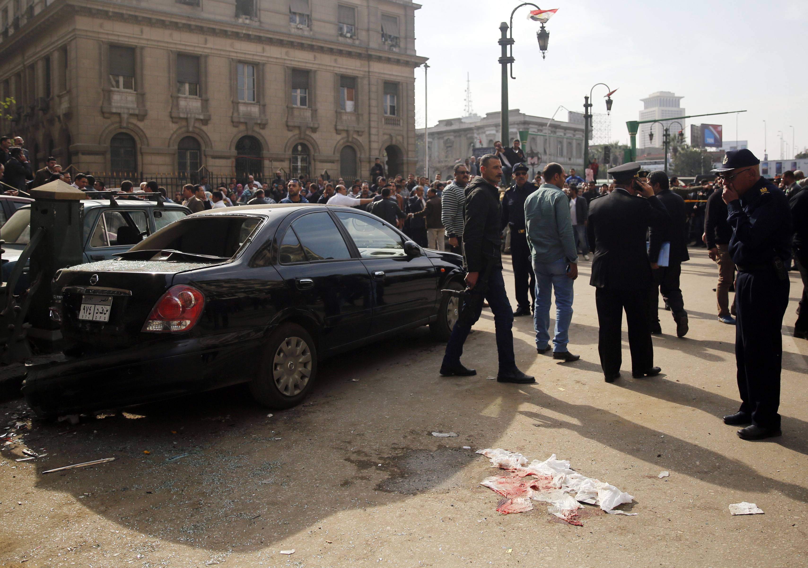 Three security personnel injured in blast outside Cairo court 