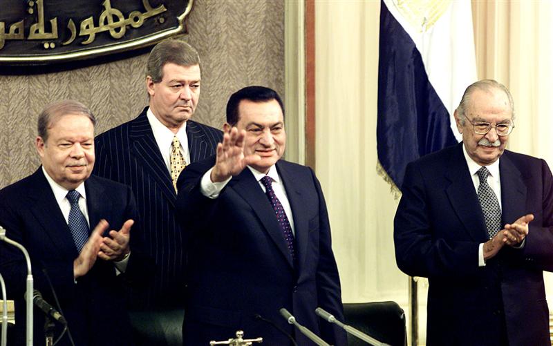 Egypt lets Mubarak-era politicians run for parliament