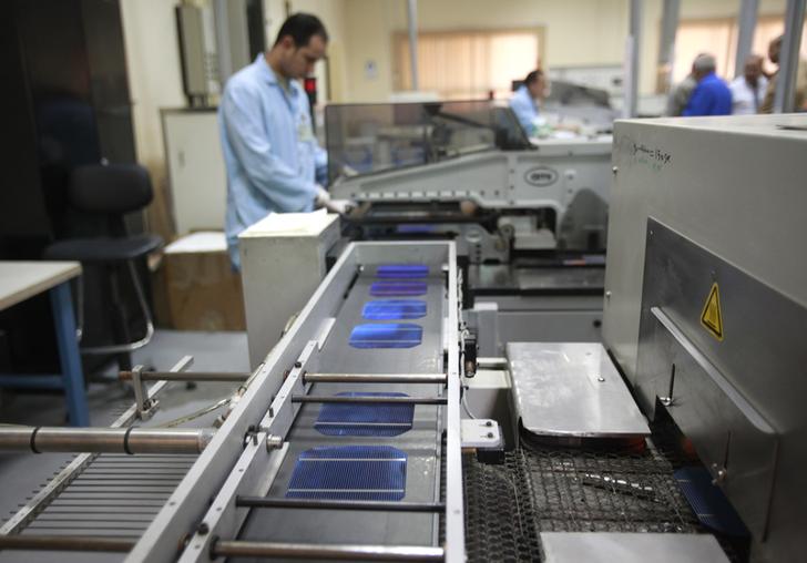 Egypt launches production line for solar panels 