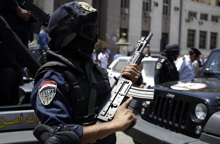 Clashes in Suez leave Policeman and gunman dead - security sources