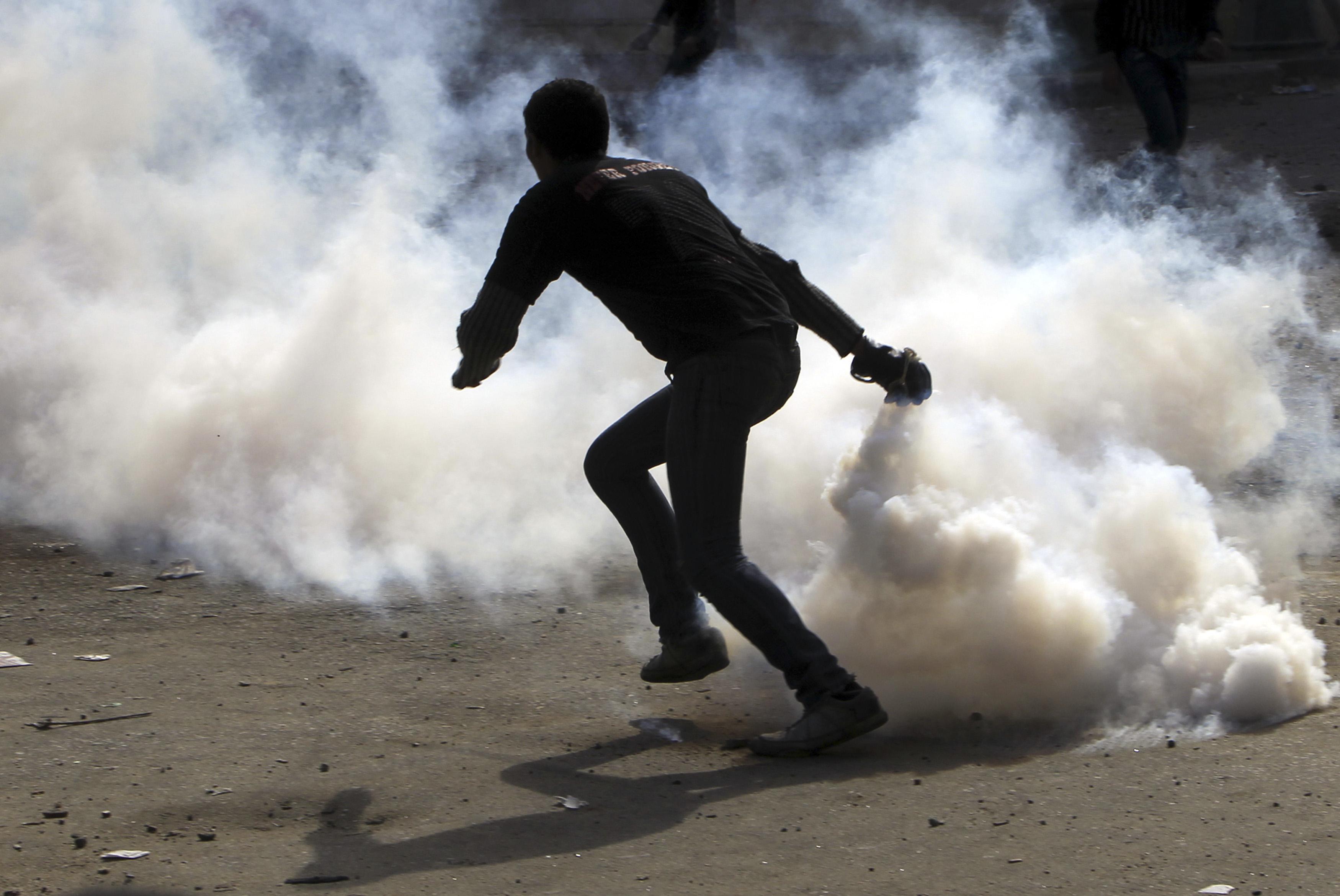 Egypt arrests 267 people as clashes resume 