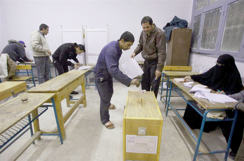 Losing candidates and their advocates protest in Sohag  