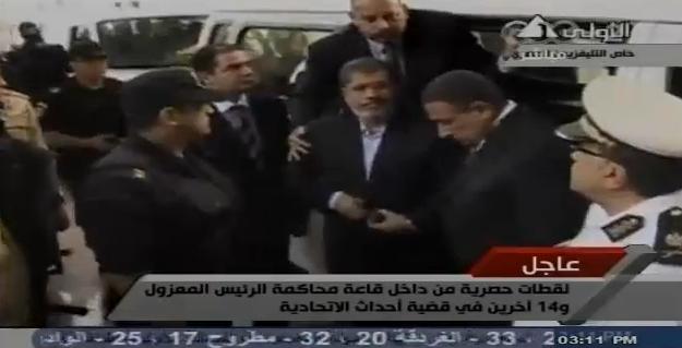 Mursi's defense withdraws in protest against glass courtroom cage