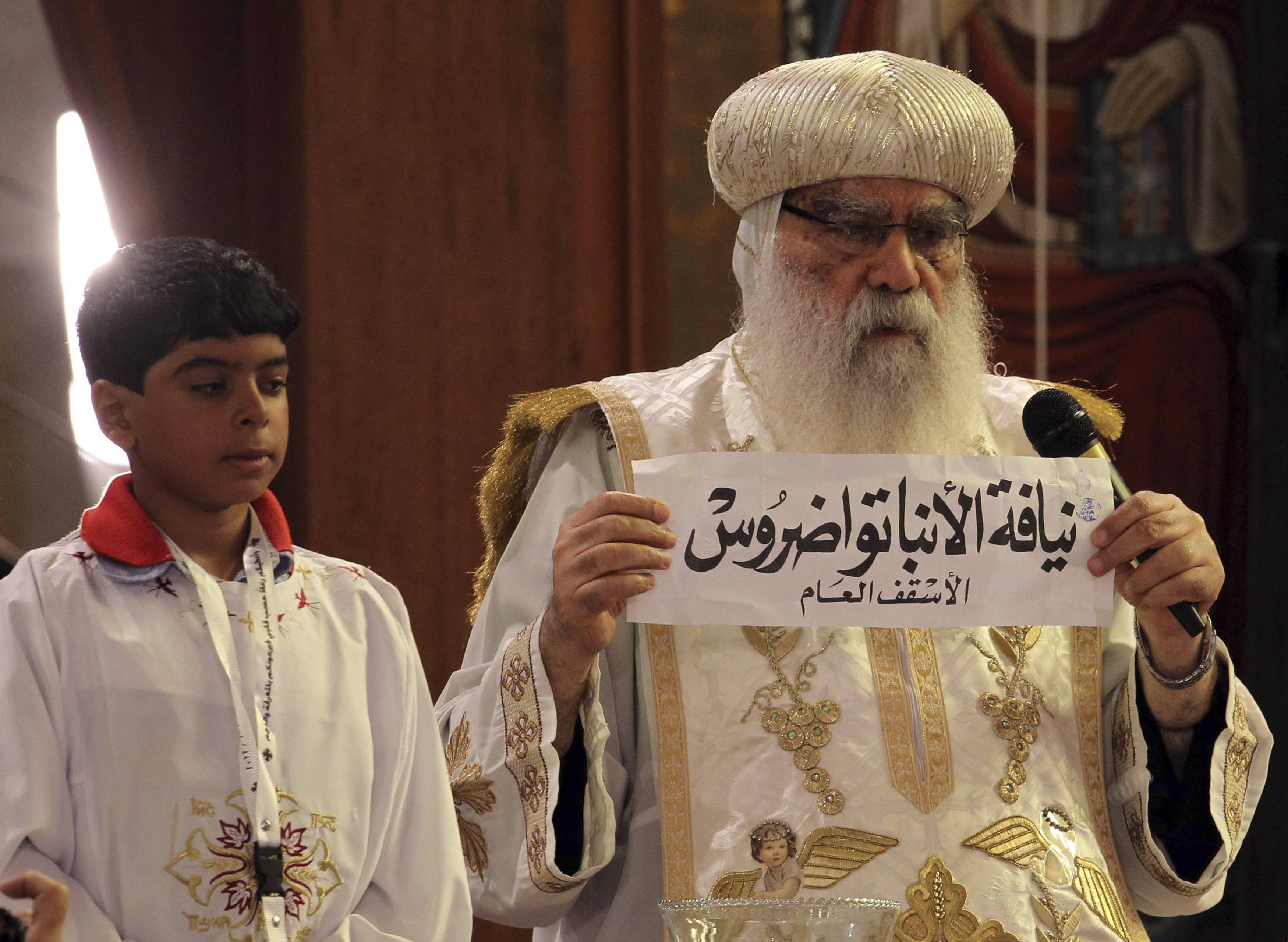 Mursi meets new pope, reassures Egypt's Christians 