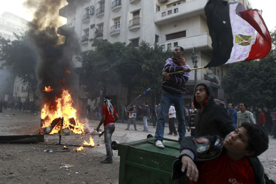 Egypt arrests 18 in scuffles near Tahrir 