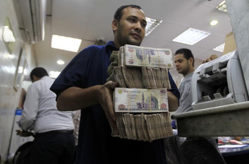 Egyptian pound steady at central bank sale and on black market