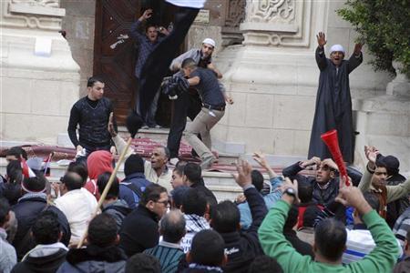 Breaking: Clashes erupt between protesters, security forces in Alexandria