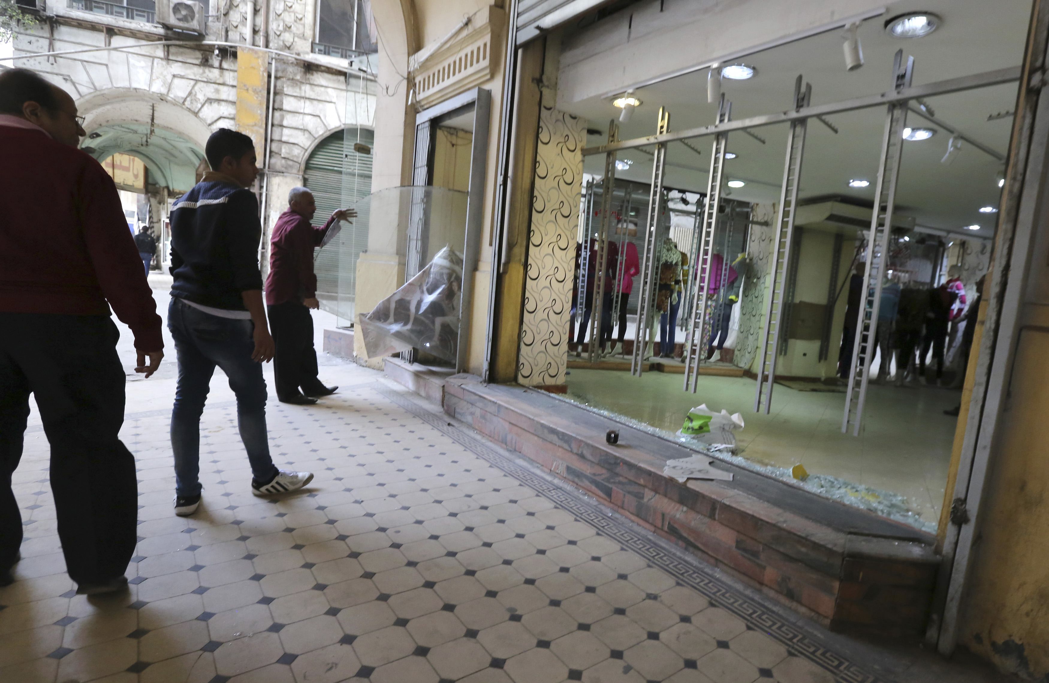 4 injured in blast outside Alexandria bank - medical official