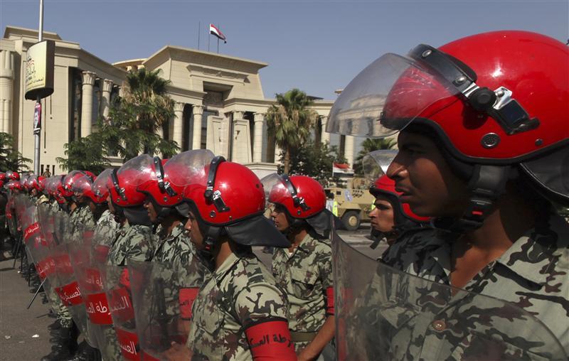 Egyptian army threatens force if protesters approach bases