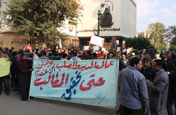 Egypt Iron and Steel workers continue sit-in 