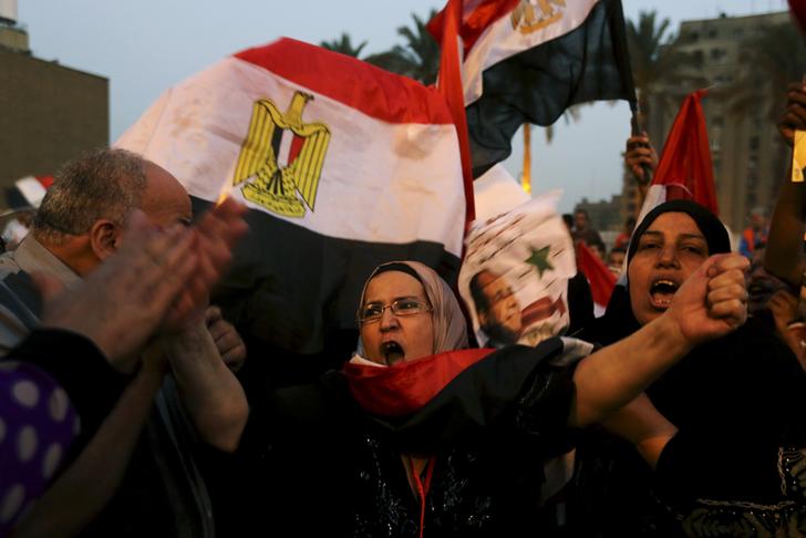 Egyptians slow to vote on extra day to shore up Sisi