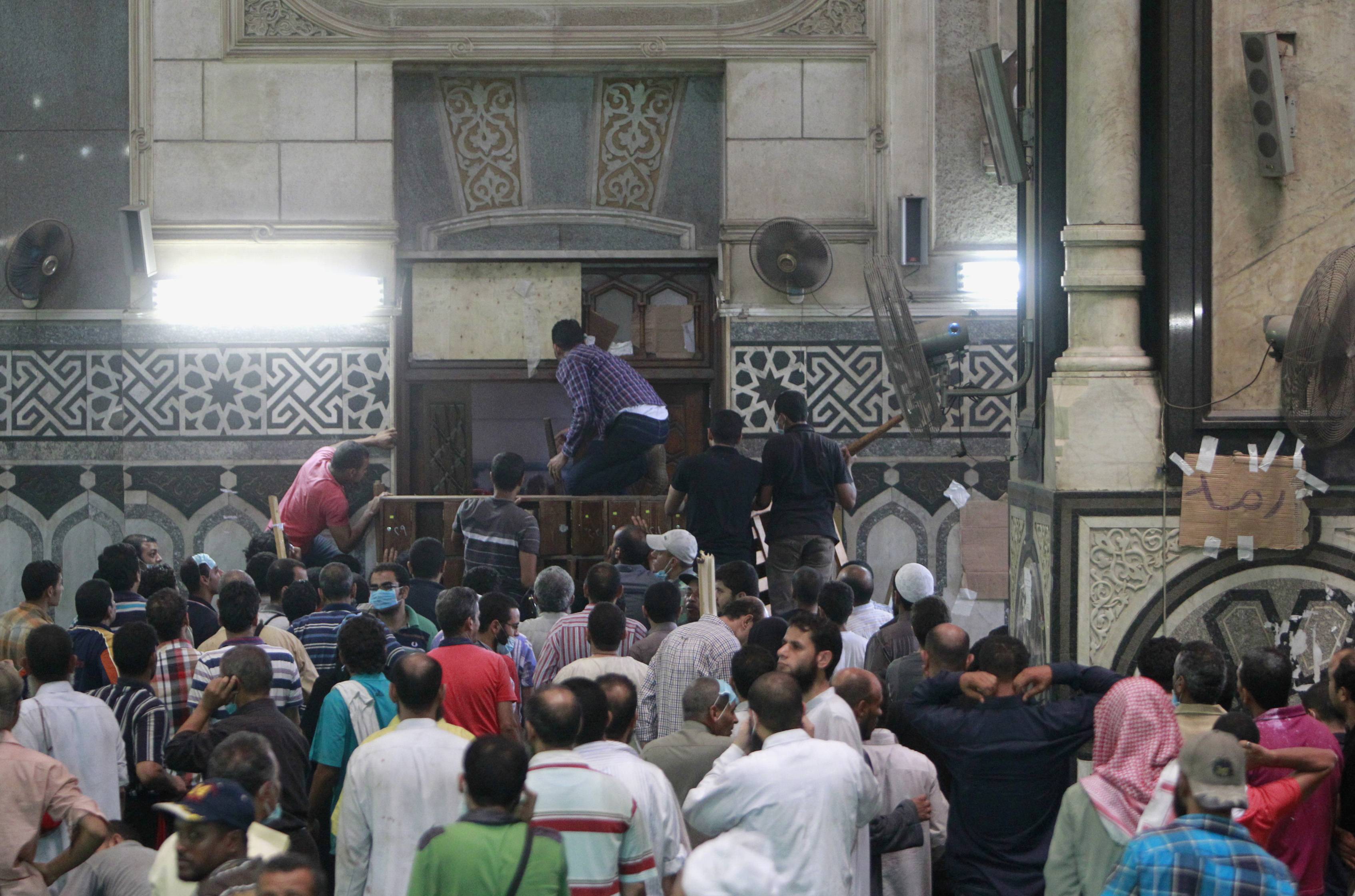 Egypt arrests 385 for Fattah Mosque clashes