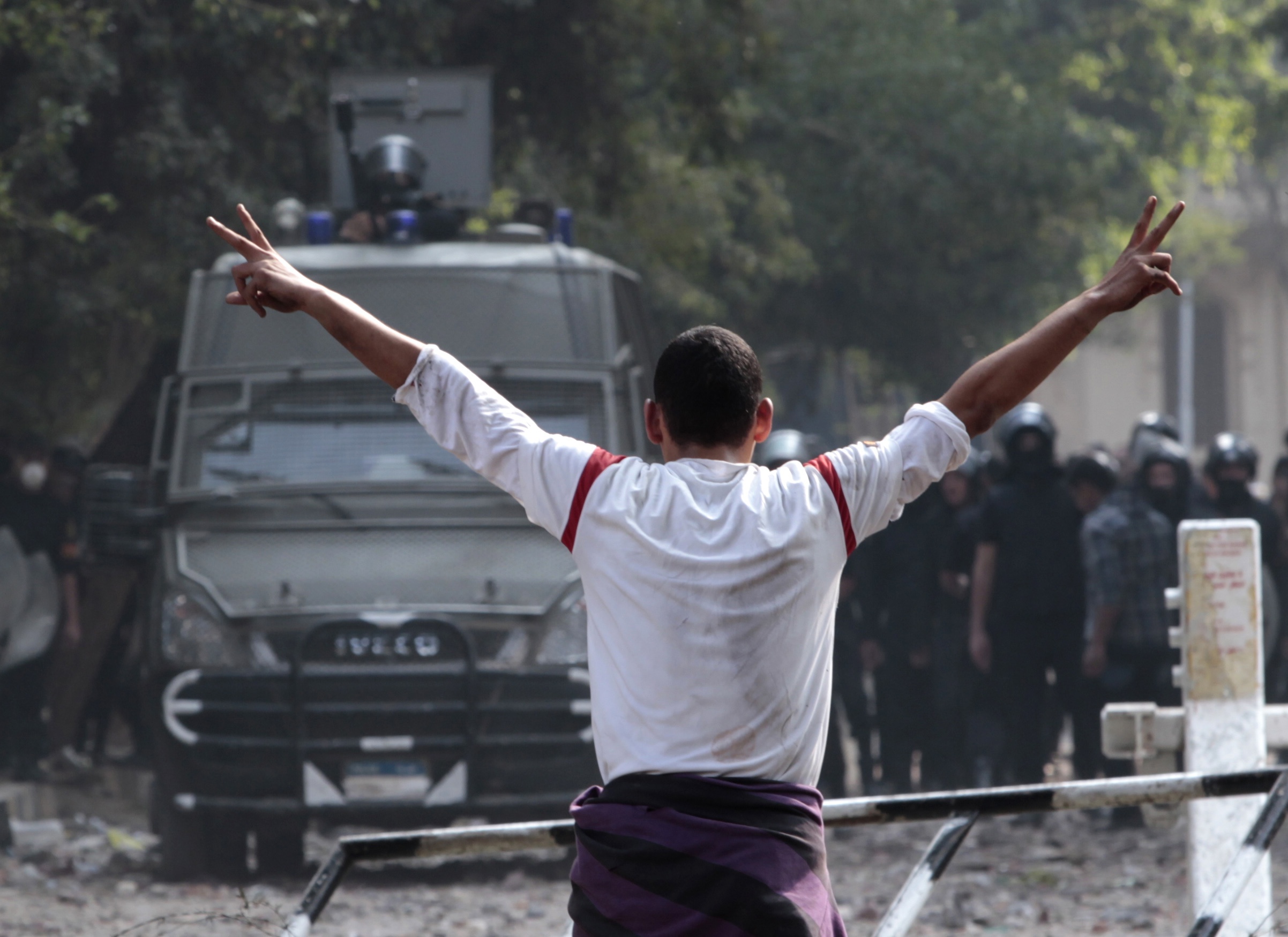 Update: Mursi opponents clash with police in Cairo