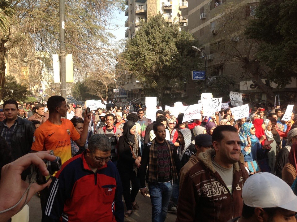 Gunshots fired during pro-Mursi march in Cairo's Dokki 