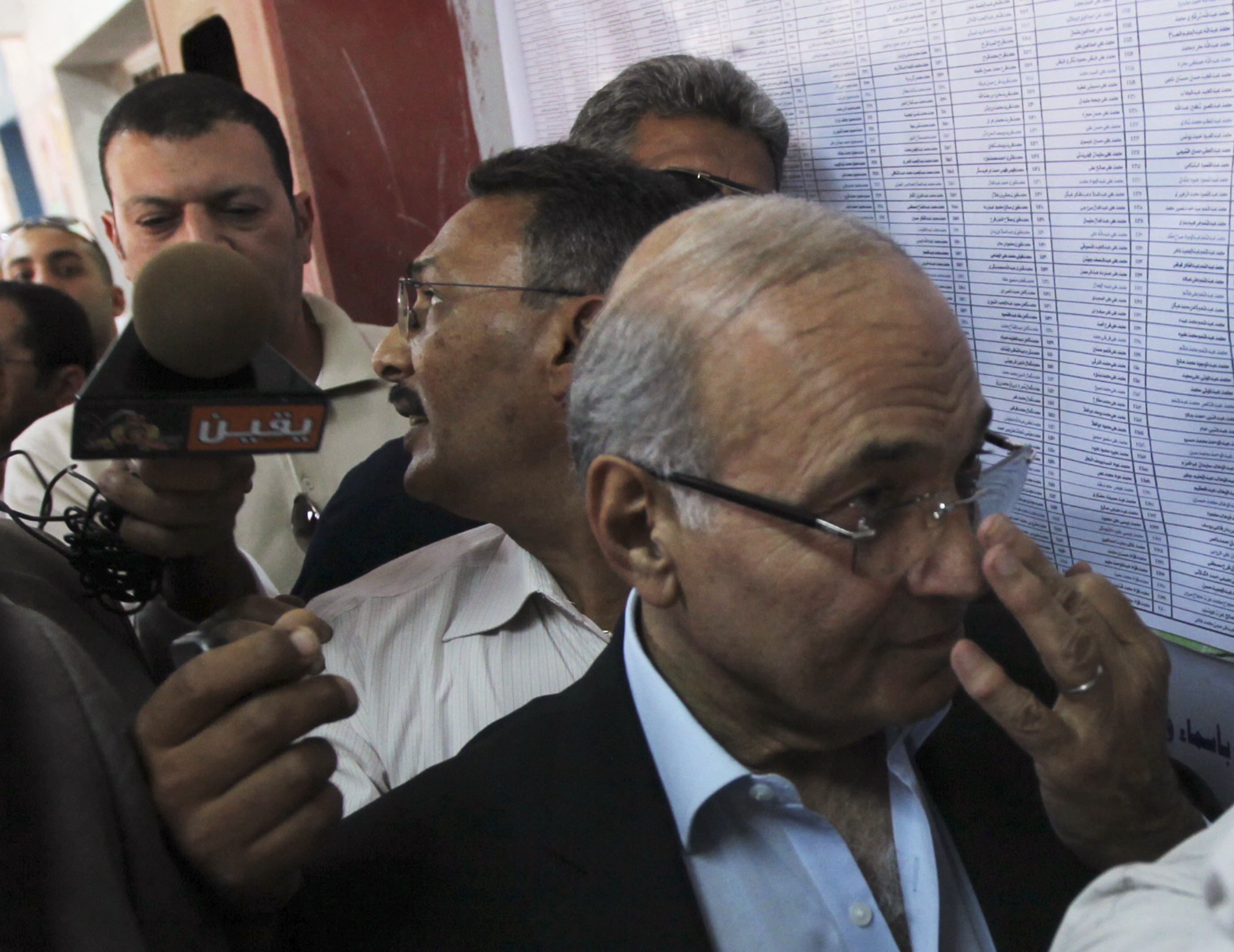 Egypt to detain former PM Shafik if he returns home