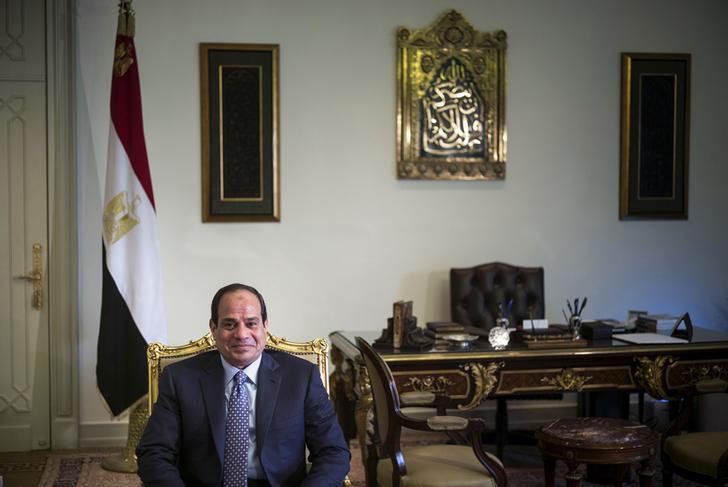 Sisi welcomes Ethiopians fleeing Libya on an Egyptian plane - state TV