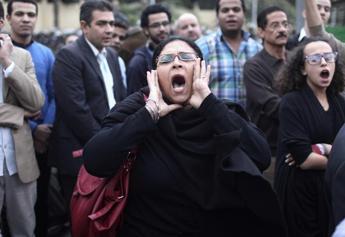 104 injured, no deaths at presidential palace, Tahrir - MOH