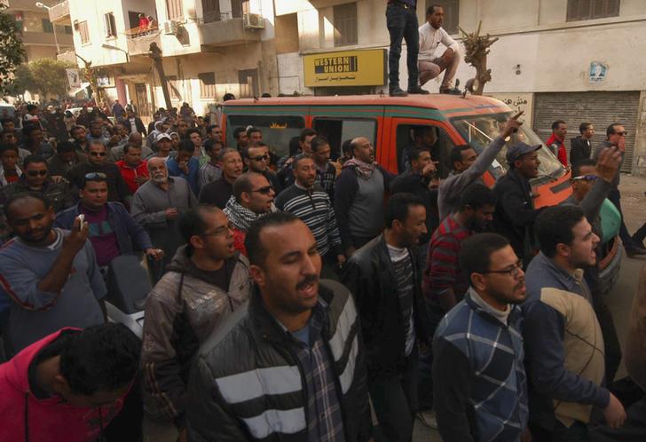 Protesters torch Suez police station, fight over arms