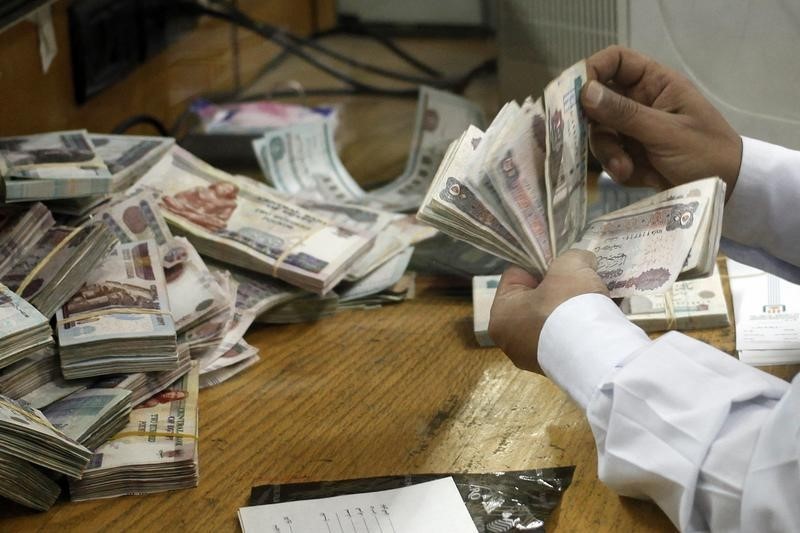 Egyptian pound weakens on black market on Qatari repayment jitters