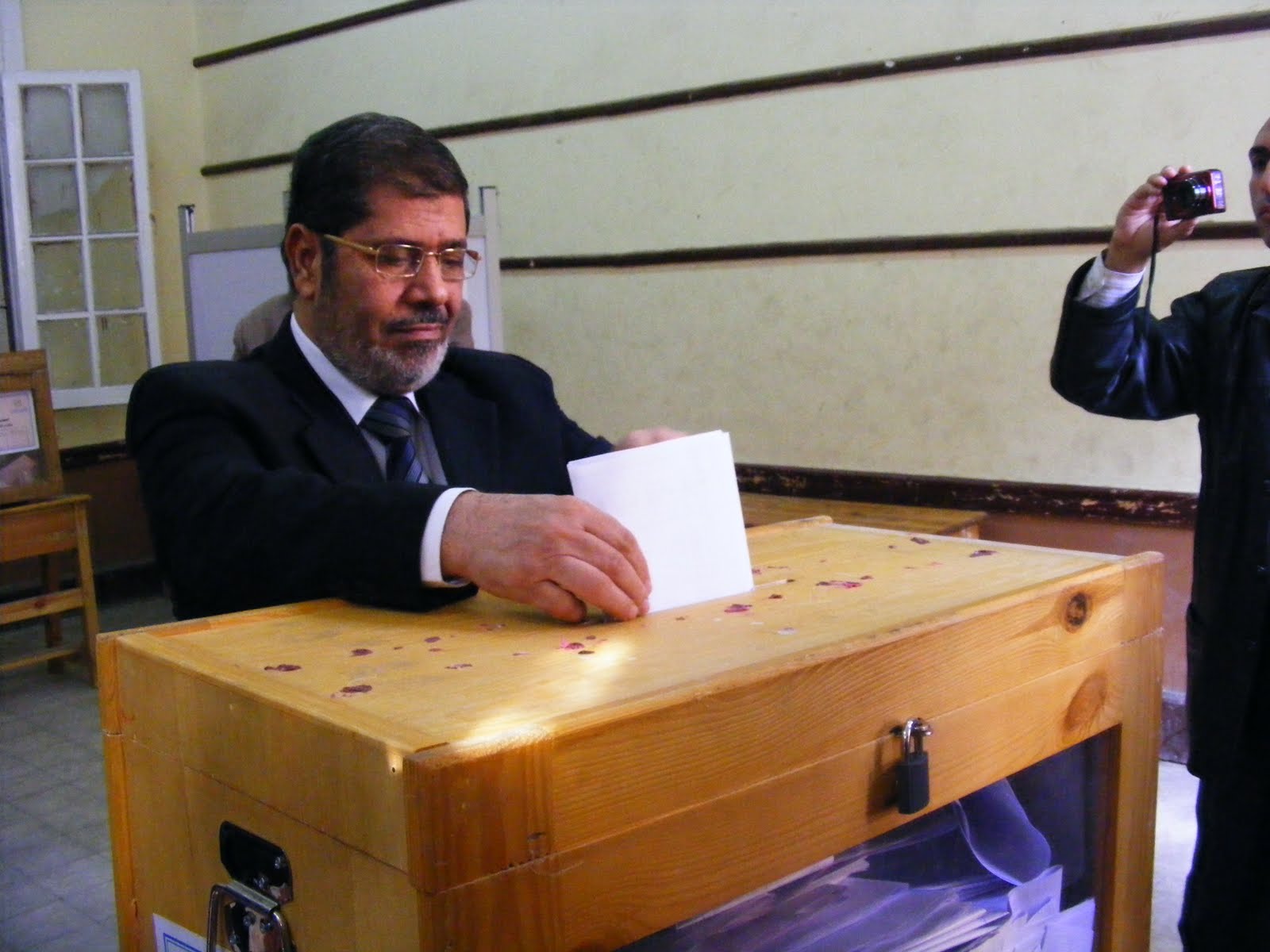 New Brotherhood candidate for Egypt vote may struggle 