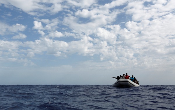 REUTERS - Italy arrests Egyptian traffickers after girl dies on boat crossing