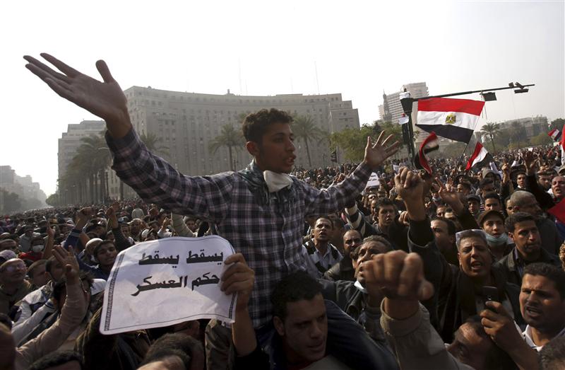 Tahrir protesters block govt office, calling for civil disobedience