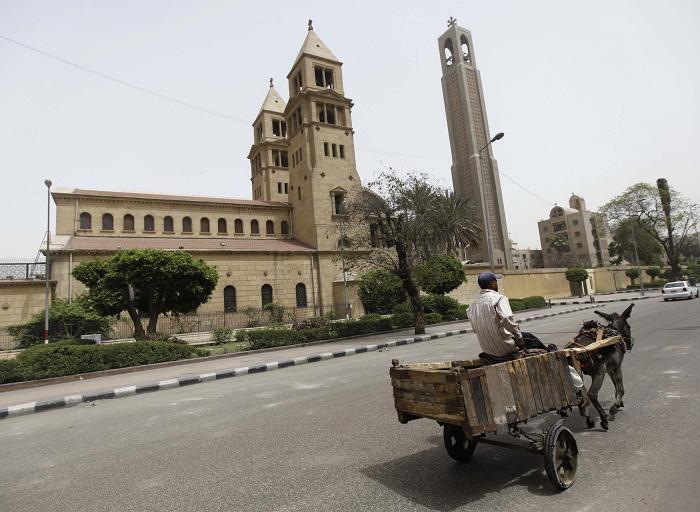 Gunmen kill four near church in Cairo suburb