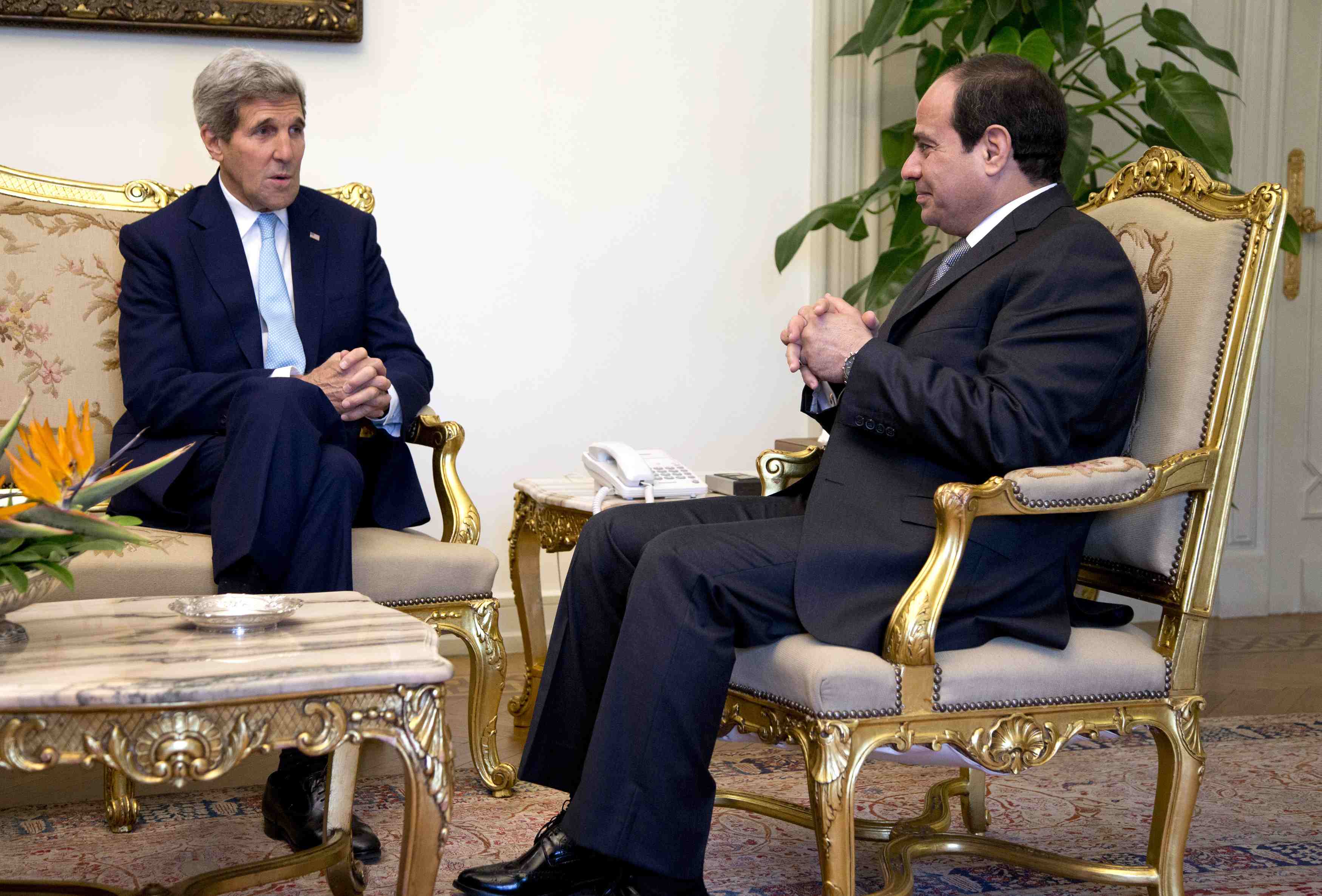 Kerry tells Sisi US apaches will be delivered in November