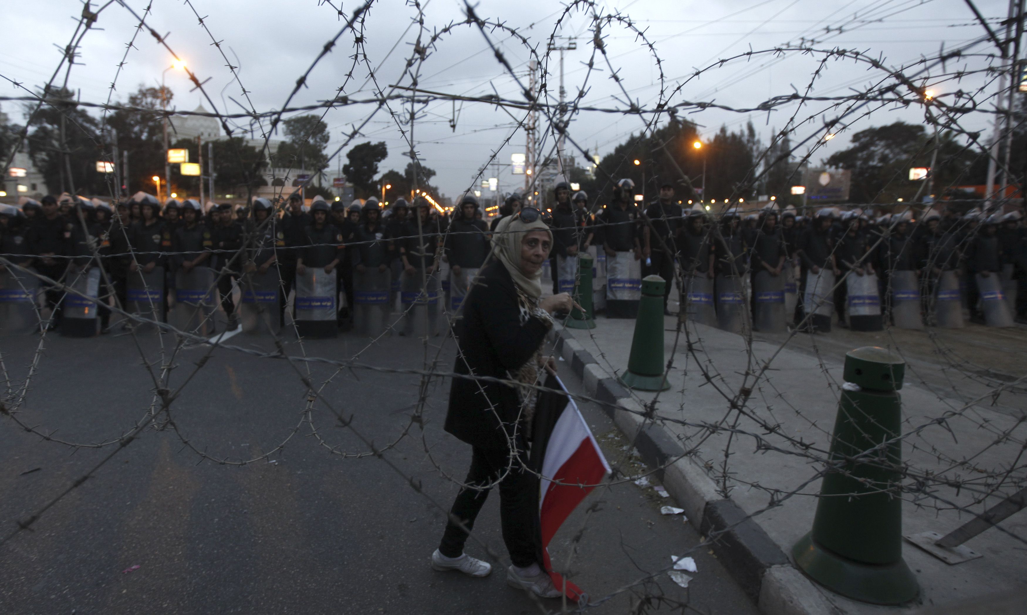 Anti-regime protesters block road to presidential palace