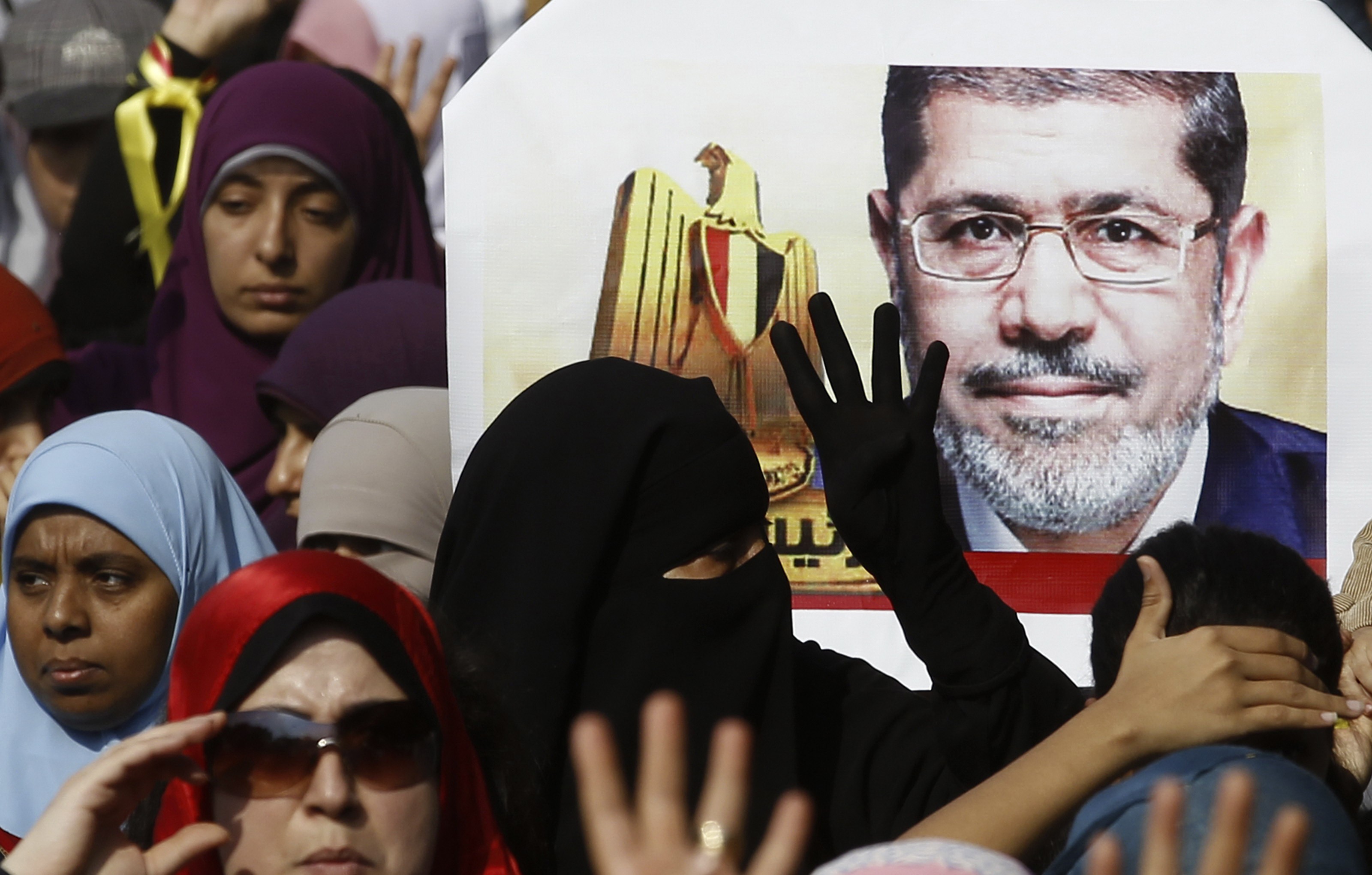 Supporters of Mursi head to trial's scene