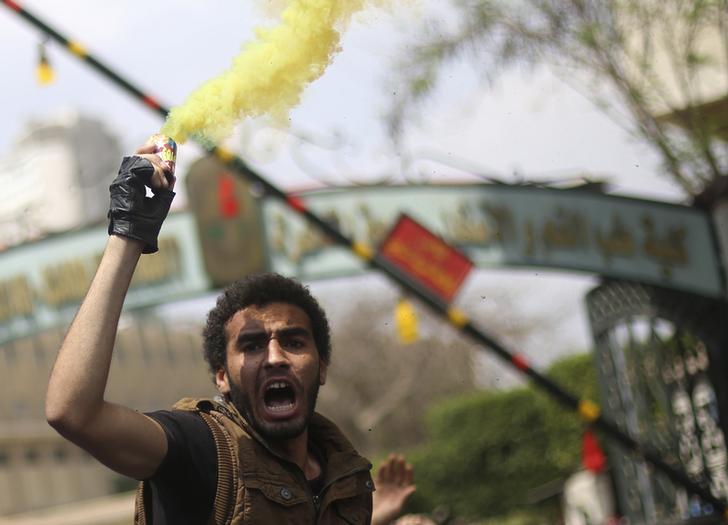 Clashes break out between students and security in Cairo - state TV