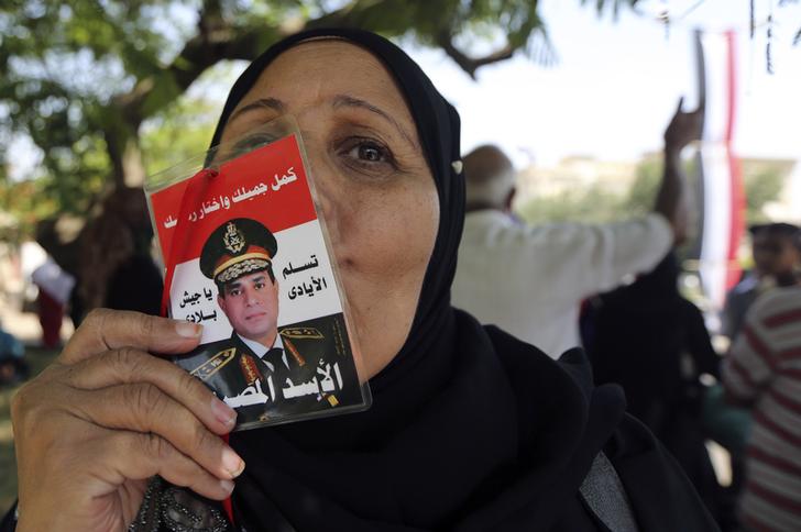 Sisi keeps Egyptian premier to fix economy after turmoil