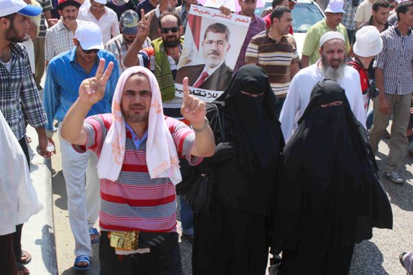 Scores of Brotherhood supporters cut Cairo's Salah Salem Road