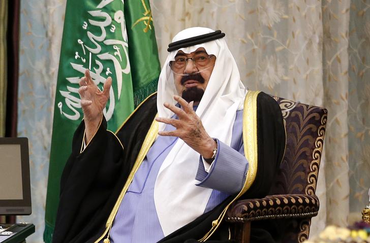 Saudi king stops in Cairo to visit Egypt's Sisi