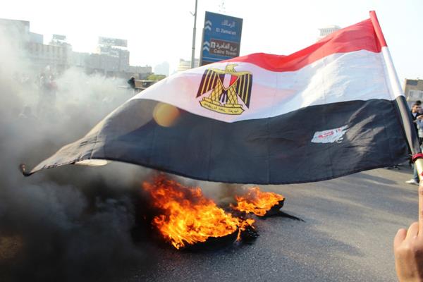 Protesting soccer fans disrupt Cairo traffic
