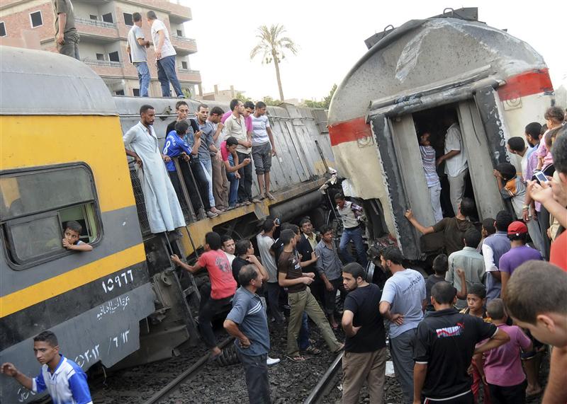 Bus-train collision kills 7 near Cairo: Health officials