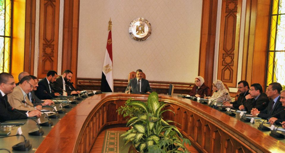 Mursi meets assistants to discuss developments