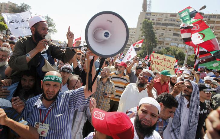 Islamists make promises ahead of deadline to end protest